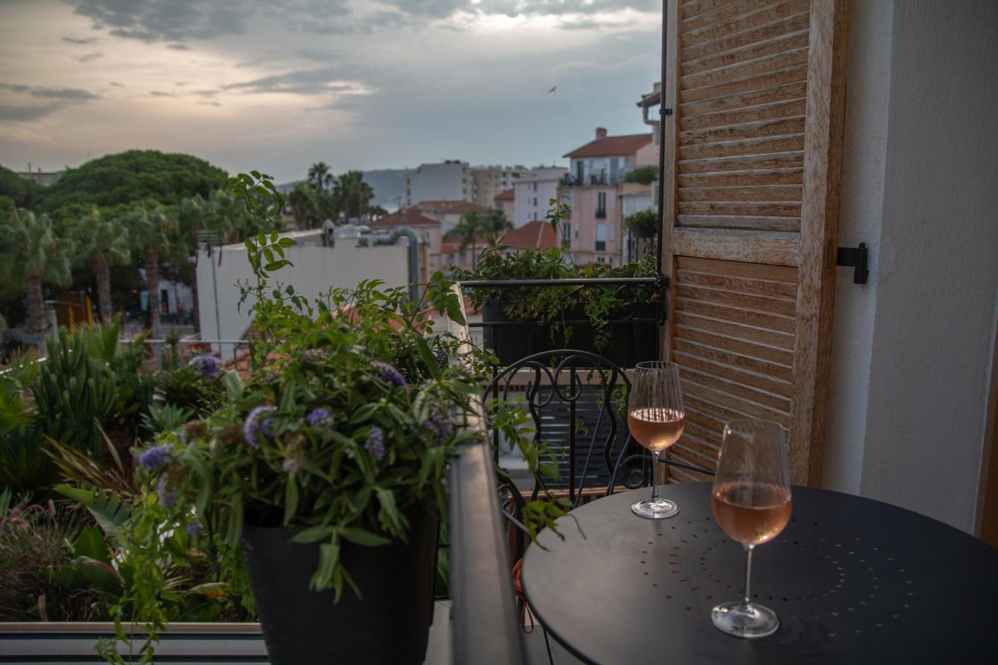 Unique Boutique Hotel Antibes Juan-Les-Pins Exterior photo